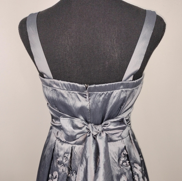 NWT R & M Richards Iridescent Silver Embroidered Fit & Flare Midi Dress Sz. 6 - Picture 11 of 14